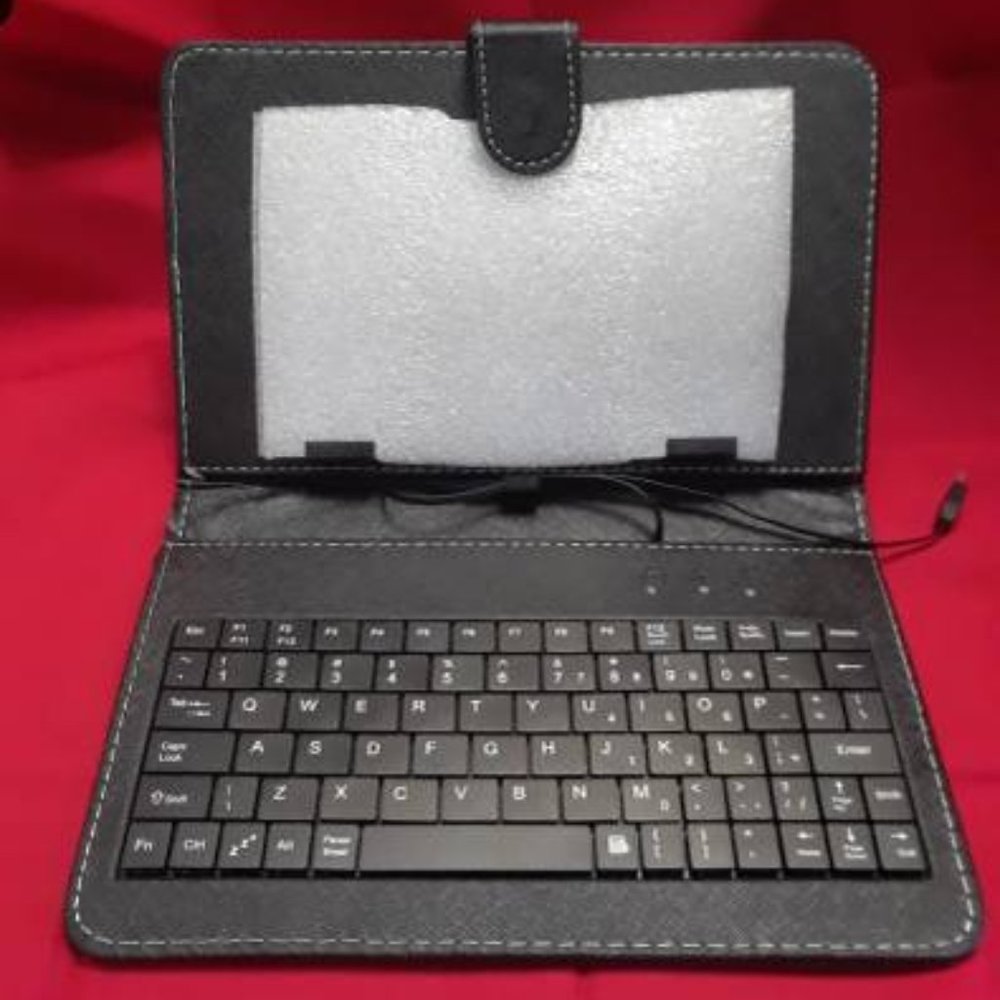 BRAND NEW Universal 7 inch Tablet Case with PC Keyboard and Flip Stand, Black